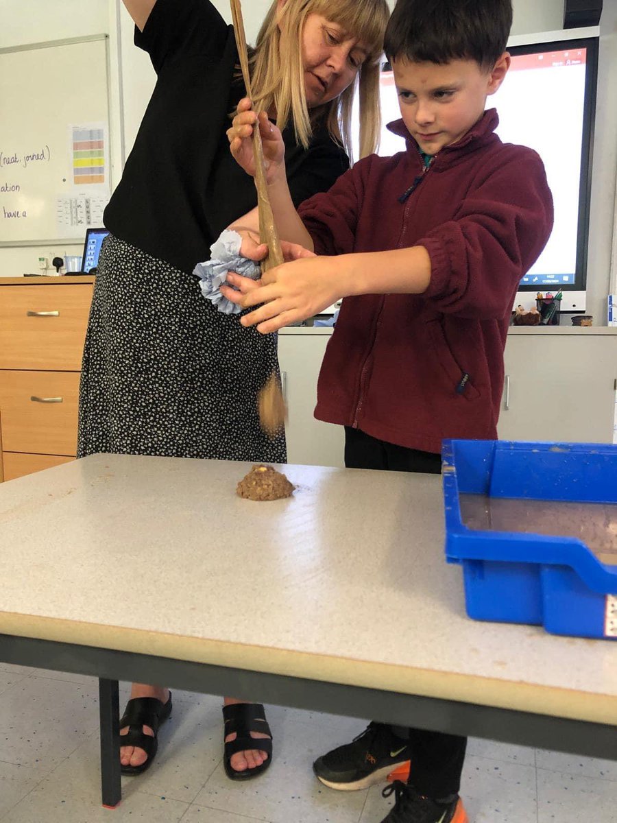In science, Class 3T discovered what happens to food after they eat it. Although slightly disgusted at the end result, they can now name and describe the parts of the digestive system using the correct scientific vocabulary!