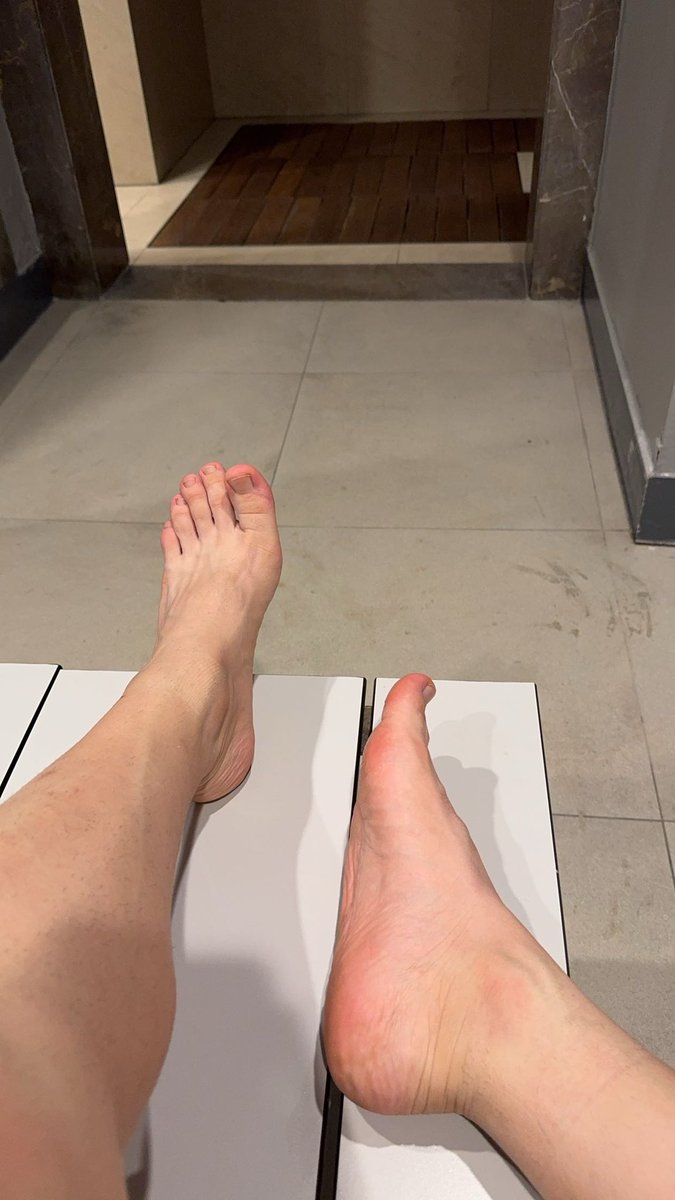 ayaklarıma masaj yapmak isteyen köleler yazabilirsiniz  #Feet #feet #feetmen #feetworshi̇p #feetmale #feetslave #feetmaster #slave #master #kinky #istanbulgay #istanbulpasif  #istanbulaktif #istanbullgbt #istanbulavrupa