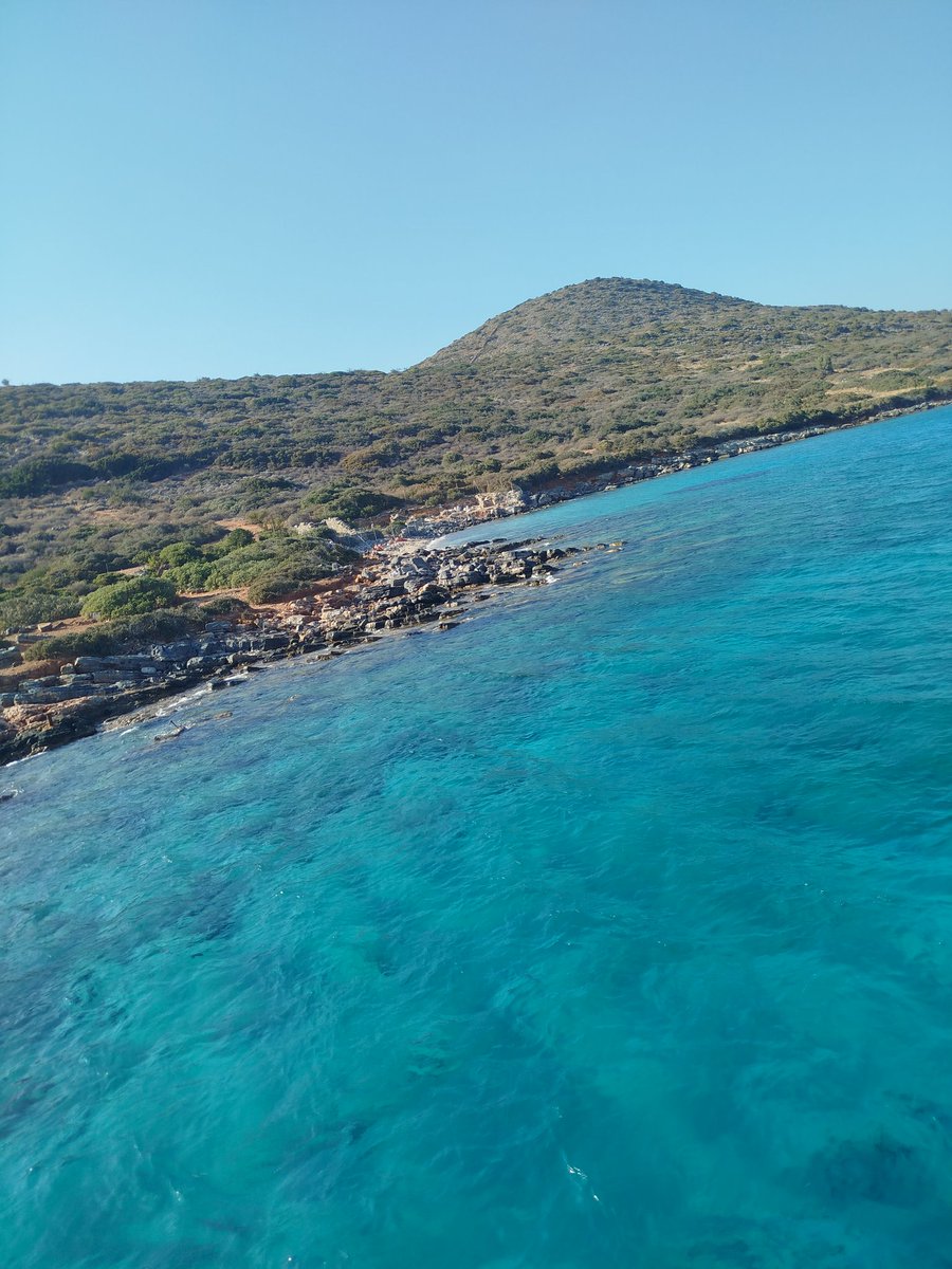 Pour mes reufs, pensez a la Crète. Prenez une voiture et faites le tour de l'île c'est incroyable