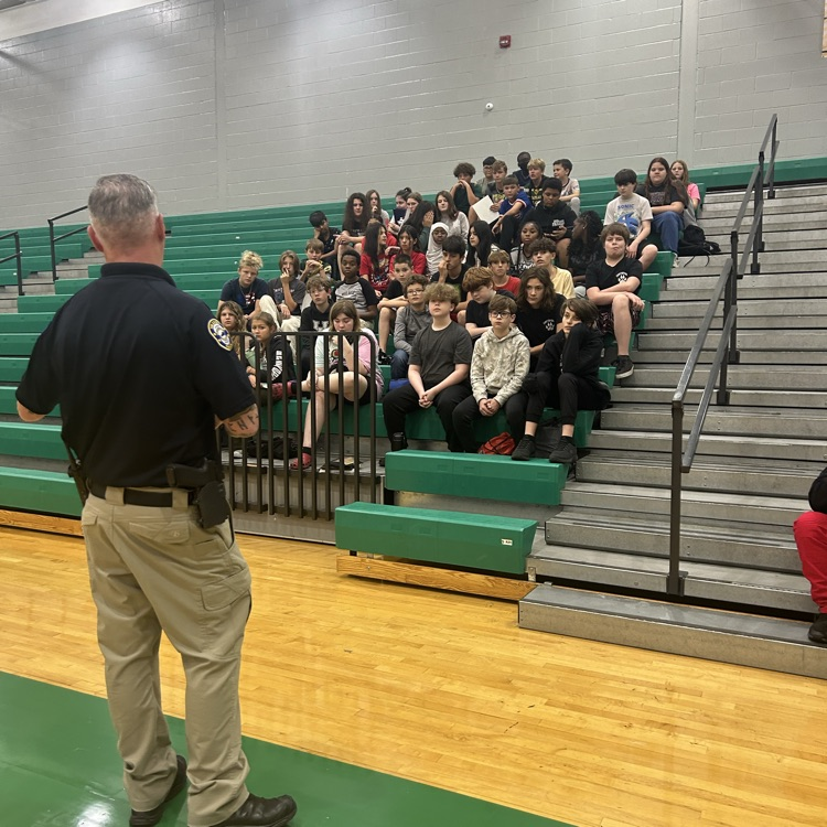 zonetonstrong's tweet photo. Chief Mahoney from the Hillview Police Department talked with our 6th and 7th graders about being active Community Contributors in and outside of school. In fact it's the Hillview motto: A Community of Friends! #movingforward #ourcommunityisafamily #bepartofthePACK https://t.co/s7adOBKaRh