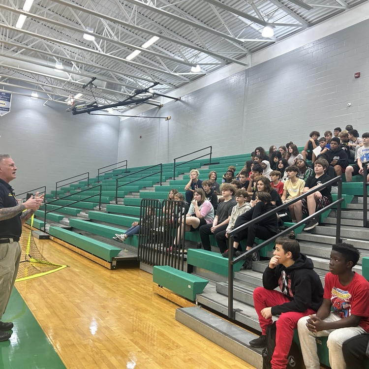 zonetonstrong's tweet photo. Chief Mahoney from the Hillview Police Department talked with our 6th and 7th graders about being active Community Contributors in and outside of school. In fact it's the Hillview motto: A Community of Friends! #movingforward #ourcommunityisafamily #bepartofthePACK https://t.co/s7adOBKaRh