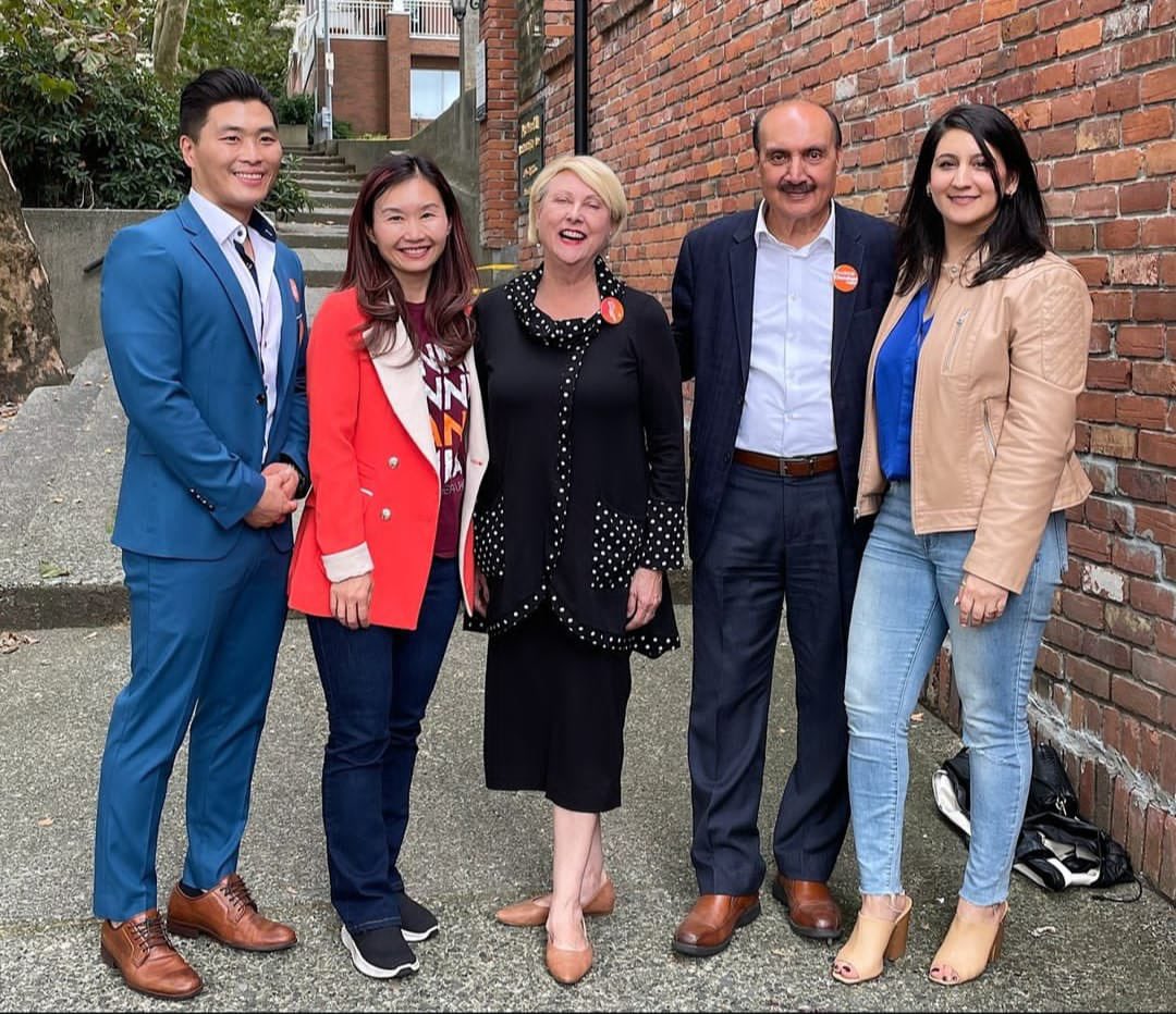 reah4burnaby's tweet image. Team Burnaby will continue to take action on improving healthcare, building more housing, strong communities and economy so every working families in BC can build a better life here! #bcndp #actionforyou ✅🧡