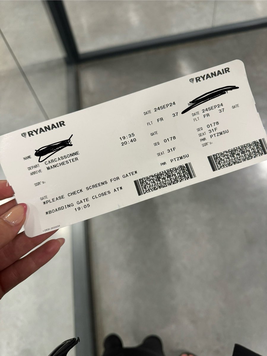 amytimminss's tweet photo. Ryan air, NO OTHER AIRPORT has this robbing policy in place!!Family’s with young children often have an awful experience getting to the airport with kids especially when abroad. A 2 and a 4 year old. Who’s not been well My son’s birthday and you’re robbing this off his parents. https://t.co/gr8oJMSY2F