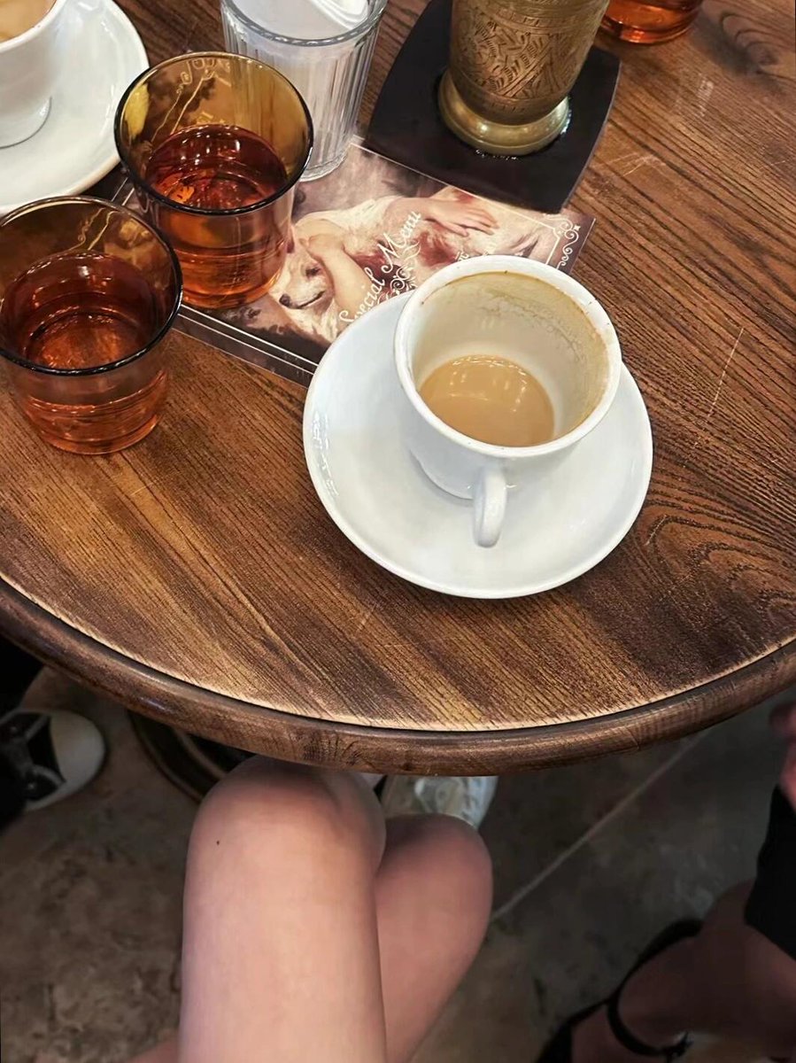 kiseffy's tweet image. Afternoon coffee time with friends🥰🥰🥰