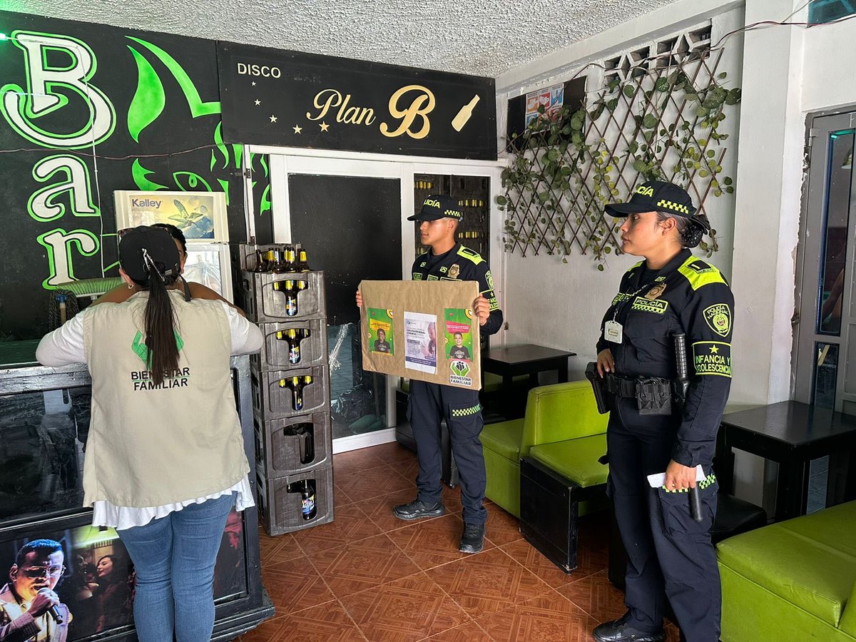 PoliciaDepuy's tweet photo. #AEstaHora en #Mocoa nuestras unidades de infancia y adolescencia en articulacion con el grupo EMPI  del ICBF realizan actividades de prevención en conmemoración al día internacional contra la trata de Personas; velando siempre por el cuidado y protección de niños y adolescentes. https://t.co/gBZKjeUd3c