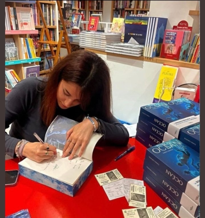 jimiy_park13's tweet image. So this motherfvcker allowed to selling book by using members name and  giving signature but members family not allowed to even mention his own son? Where is those motherfvcker who attacked jimin father? Y'all going to burn in h$ll i swear