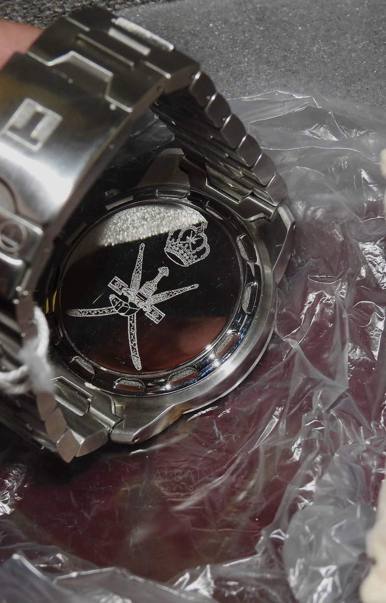 Tissot touch

Stainless Steel
Sapphire 
40 mm
Full set 
بكل المرفقات وكيل السلطنة 
تخزين من 2002
بوكس خشبي فخم ، وشعار الخنجر  خلف الساعة

*آخر ساعة*

السعر: 350 عماني فقط