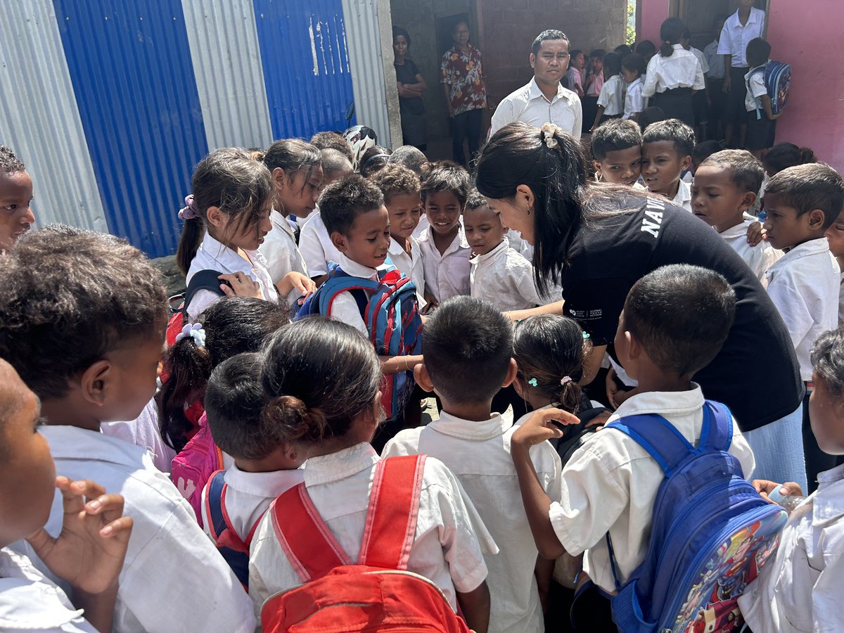 LicypriyaK's tweet photo. Today I distributed school bags 🎒to the underprivileged students of a Govt school in East Timor 🇹🇱 located at the outskirts hilly region. In East Timor, Government Schools are really very good and classroom are well equipped with modern teaching aids, tiles flooring, a mini library and free meals for all children. But still there is requirement of more classrooms to meet the demands of accommodating more students. I address their grievances to the Minister of Education to build more classrooms.