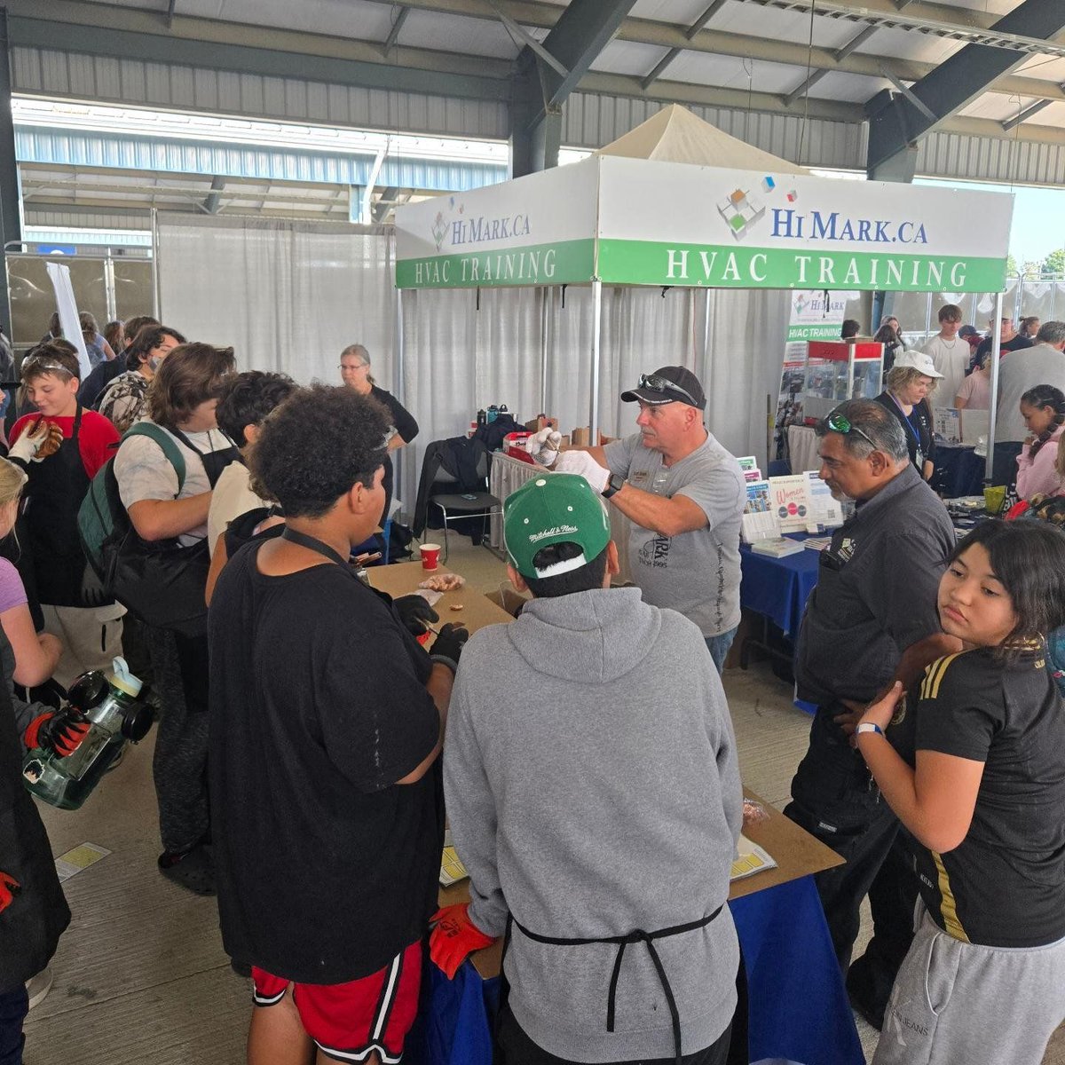Level Up Career Fair in Barrie was a smashing hit with over 2400 attendees!!! This year, we decide to bring on board local HiMark students as ambassadors so you can hear from them personally and directly why they chose the HVAC trade and how their experience at HiMark is going 🚀