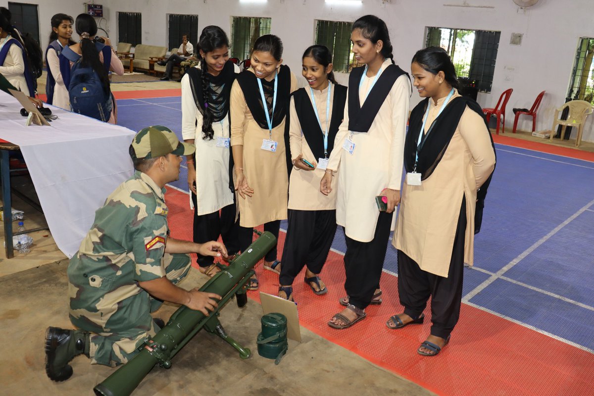 BSFODISHA's tweet photo. A weapons &amp; Equipment Exhibition was organised by 180 Bn #BSFOdisha at Govt College Koraput on Sh Kailash Lukha, 2IC/Offg Comdt's supervision. The aim is to educate students about the various firearm &amp; equpt. used by BSF in anti-naxal operation.
#BorderSecurityForce 
#WeaponShow https://t.co/pgbL1vIg43