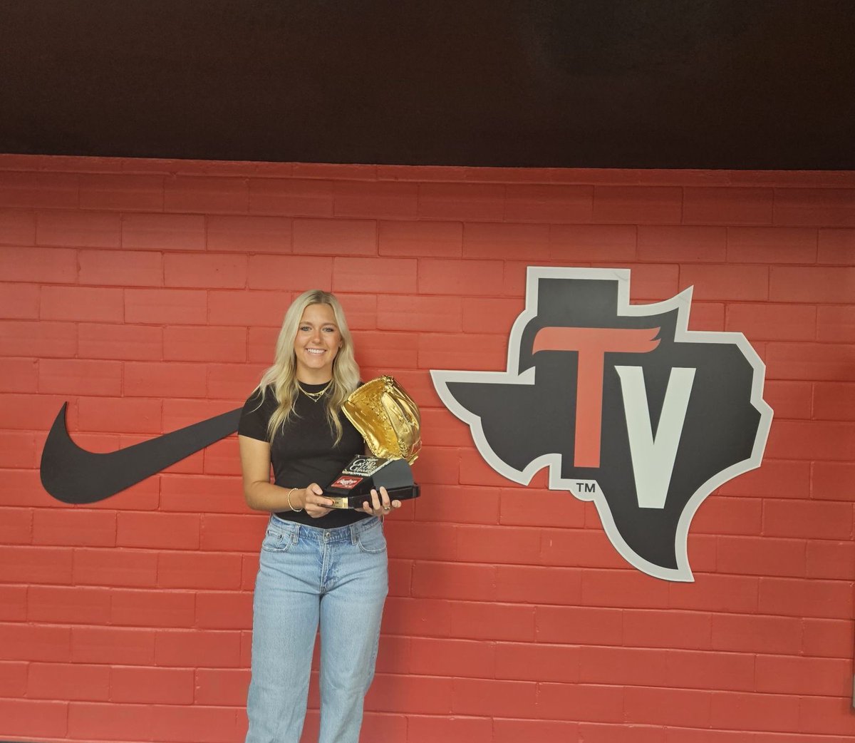What an exciting day for <a href="/addiewittram/">addie ryan</a> &amp; <a href="/TVCCSoftball/">TVCC SOFTBALL</a> first Golden Glove winner in school history!!! #❤️MyFlock!!!