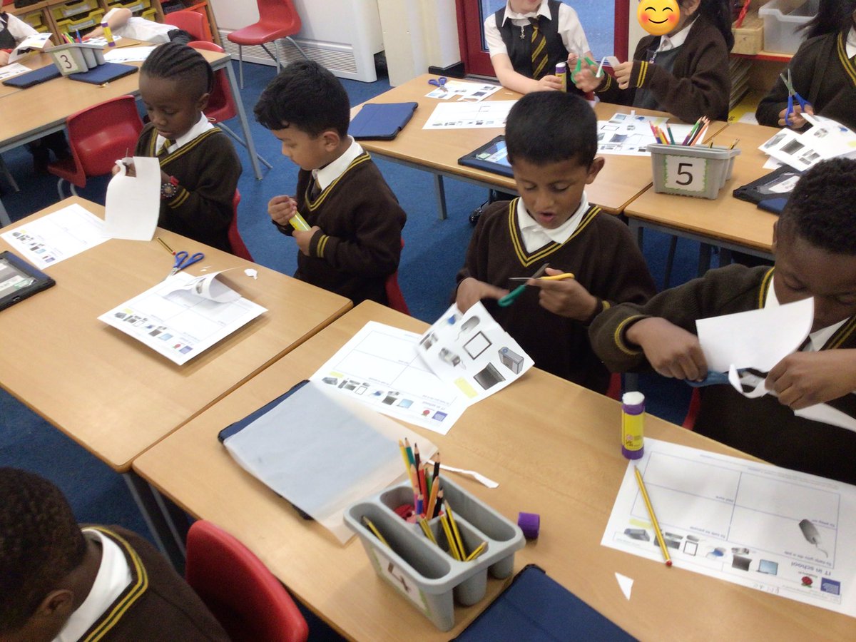 3StHerberts's tweet image. “What is IT?” Today we discussed what ‘information technology’ is and what we use it for. We thought about what IT we need for work, which we can play on and which IT can be used to speak to someone on. #StHerbertsComputing