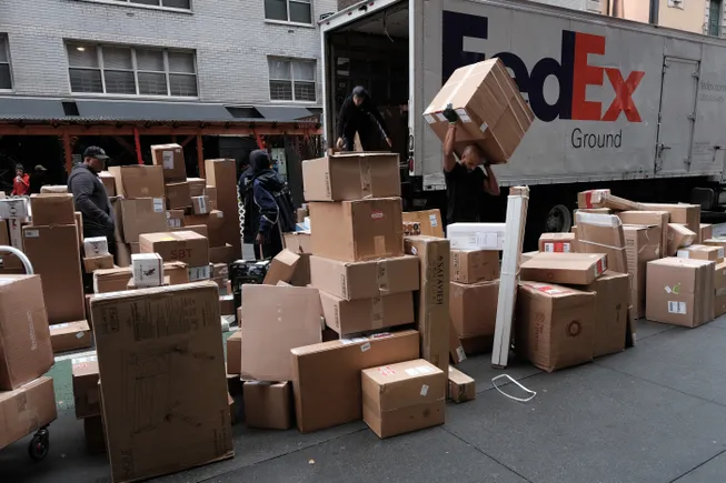 JeffreyLuft's tweet photo. FedEx program holds packages if there’s a next-day match https://t.co/YWRVfkmkKz https://t.co/lOpfMAmwiA