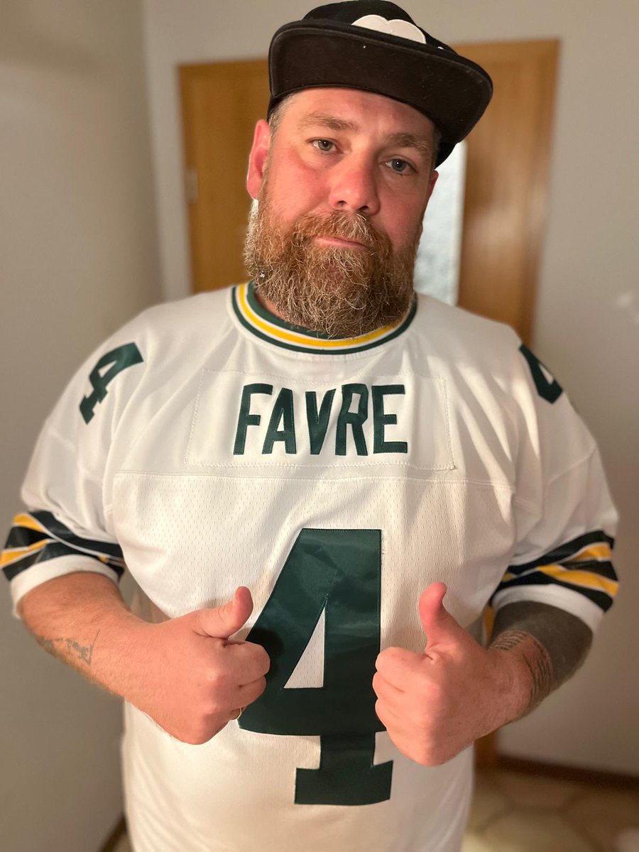 Alles Gute <a href="/BrettFavre/">Brett Favre</a> #Packers #Favre #traurig #kämpfen <a href="/packers/">Green Bay Packers</a> #BrettFavre #einHeldmeinerJugend #NFL <a href="/NFL/">NFL</a> <a href="/NFLDeutschland/">NFL Deutschland</a>
