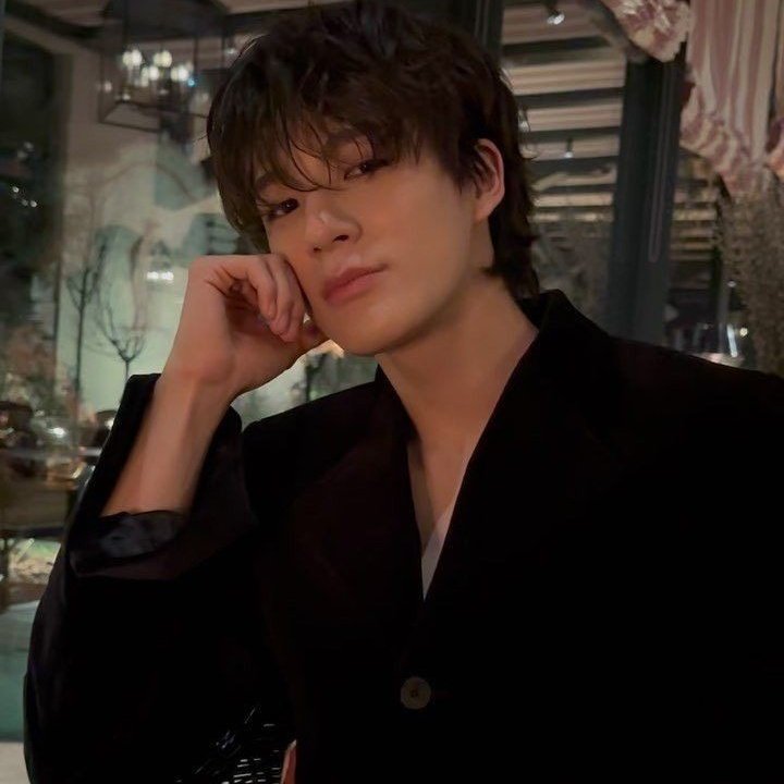 tigertrink's tweet photo. 'แค่หย่ากันจะเอาลูกมาด้วยทำไม'

'ทำไม'
'กลัวมองหน้าลูกไม่ได้หรือไงถึงให้เอาลูกมาด้วยไม่ได้'

'...'

'มันจะเป็นวันสุดท้ายที่เราจะเจอกัน หลังจากนี้เรื่องของเราให้มันจบตรงนี้'
'ถ้าไม่มีธุระสำคัญอะไรก็อย่าโทรมา'
'เจอหน้าก็ไม่ต้องทัก'
'จำให้ได้ก็พอว่าเคยเป็นแม่ของใคร'
'แต่ถ้าจะลืม...ก็อย่ามายุ่งเกี่ยวกันอีก'