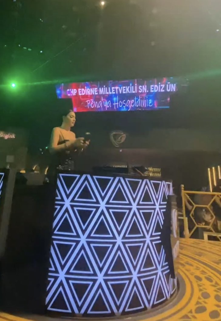 Sayın Genel Başkan <a href="/eczozgurozel/">Özgür Özel</a> 

Ayrıntılar geldikçe ben de sizin gibi hak vermeye başladım Edirne milletvekilinize. Bulgaristan alemleri, bar kapatmalar, Edirne’de gece kulübünde adına neonlar, bir hatuna 50 şişe şampanya filan? 
Harbiden adamın masrafı çokmuş ve bunlar