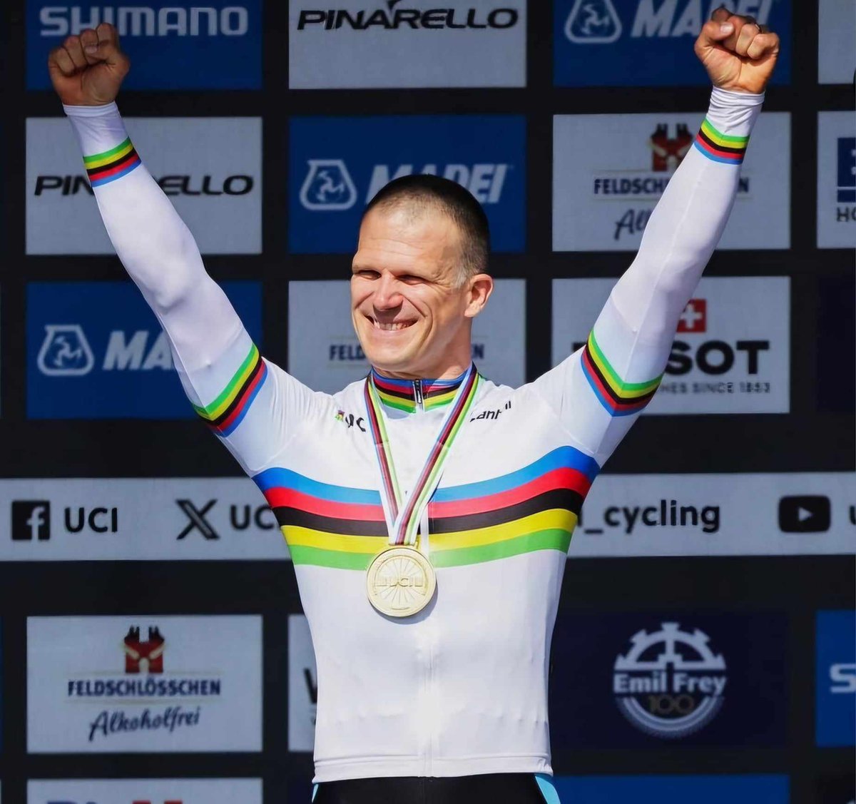 Huldiging van onze wereldkampioen  <a href="/EwoudVromant/">Ewoud Vromant</a> 

📅Datum: Zaterdag 28 september
🕓Tijd: 16:00 uur Huldiging
📍Locatie:  Heilig-Hartplein, 9550 Woubrechtegem (<a href="/gemeenteHerzele/">Gemeente Herzele</a> )  

<a href="/sporza_koers/">Sporza 🚴</a>, <a href="/Vannieuwkerke/">Karl Vannieuwkerke</a> ,<a href="/WoutvanAert/">Wout van Aert</a>, <a href="/josedecauwer/">José De Cauwer</a> komen jullie ook😉?