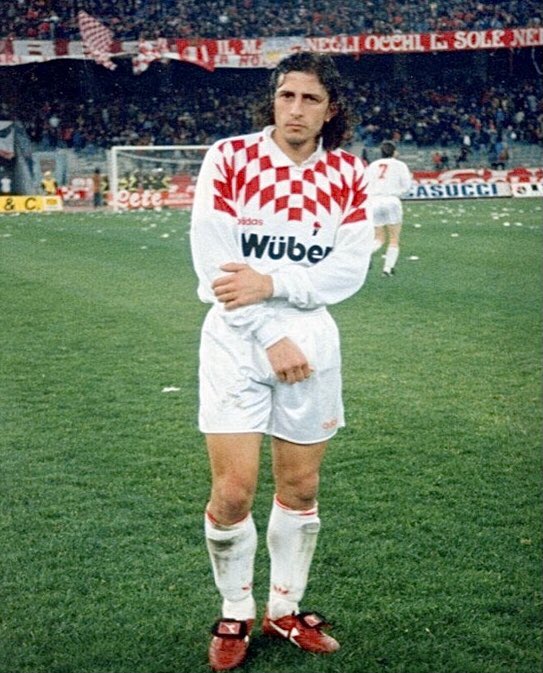 retrofootitalia's tweet photo. Happy birthday to Igor Protti. 

Bit of a cult figure in the 90s, one of only 2 players to top the scoring charts in Serie A, Serie B &amp; Serie C1. 

And the only Serie A top scorer to be relegated - with Bari in 1996. https://t.co/awGkT4I3JI