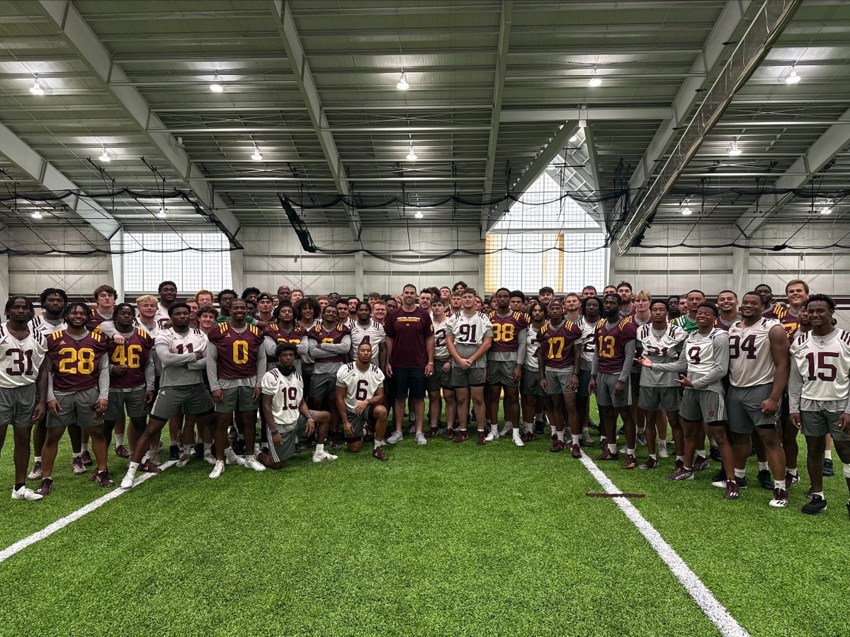 When the legends return, we listen 🫡

Great to see new CMU Hall of Famer Eric Fisher this weekend! Of course he remembers the fight song 😉🧵⤵️

#FireUpChips🔥⬆️🏈