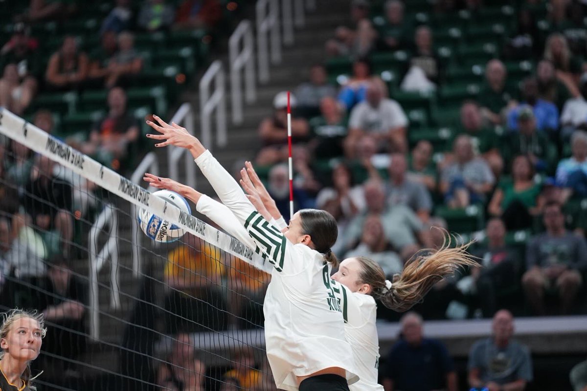 LeahJohnson_VB's tweet photo. Things to highlight at the end of non-conference play

- the team is getting 2.6 blocks per set (ranked 37th in the country 
- 5 attackers are hitting over .200
- 5 athletes have recorded double-doubles

A lot of good so far, next up is B1G play... Team 53 is ready 

#GoGreen https://t.co/gviYodzR0b