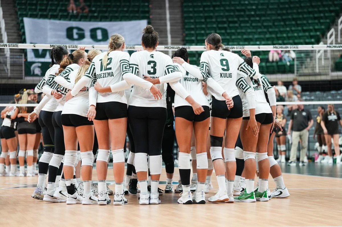 Things to highlight at the end of non-conference play

- the team is getting 2.6 blocks per set (ranked 37th in the country 
- 5 attackers are hitting over .200
- 5 athletes have recorded double-doubles

A lot of good so far, next up is B1G play... Team 53 is ready 

#GoGreen