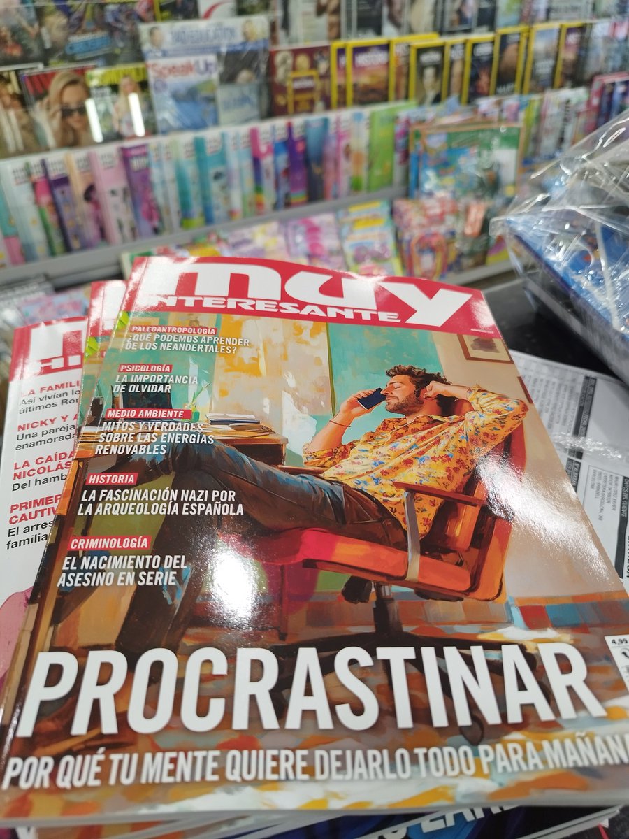 Si queréis entender por qué pasáis el día en twitter en vez de estar haciendo lo que sabéis que deberíais estar haciendo, os recomiendo leer el artículo de portada del <a href="/muyinteresante/">MUY Interesante</a> de este mes, por la maravillosa <a href="/anapsicomad/">Ana</a> 

Ya en el <a href="/cauerrant/">El Cau Errant</a> y en tu quiosco de confianza.