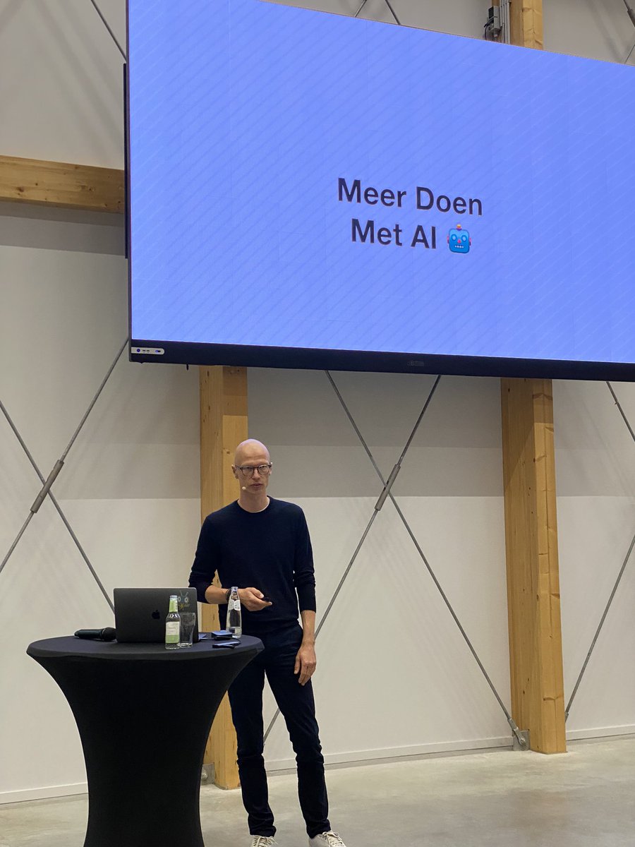 martijnmollers's tweet photo. Vanmiddag zeer inspirerende sessie @nijsmellinghe over (de toekomst van) Artificial Intelligence in de zorg. Dank aan Bart-Jan Verhoeff en @paulkoning8 voor jullie gave presentaties! AI gaat ons helpen de uitdagingen in de zorg aan te kunnen 💪. De geest is uit de fles! #ourmind https://t.co/laGCczjewT