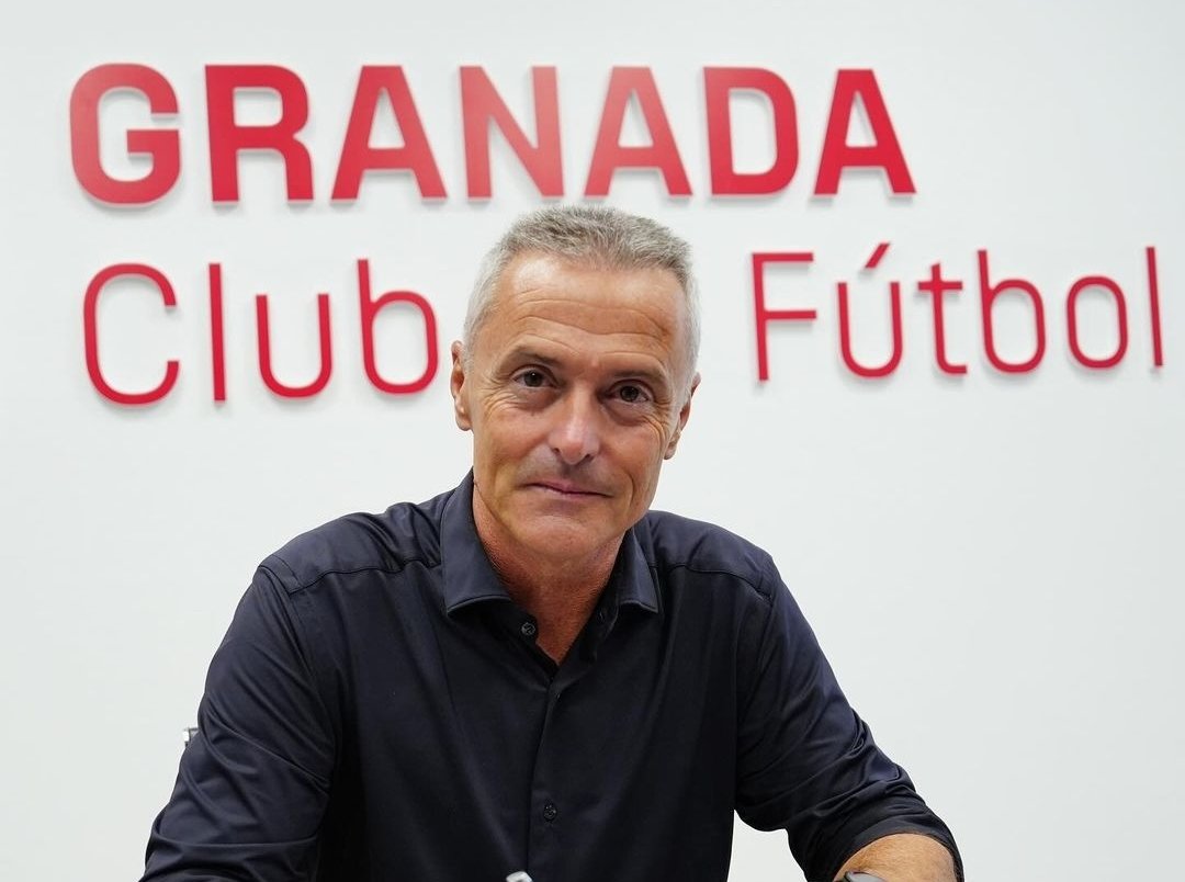 lologomeez's tweet image. 🎙️ #Escribá, en su presentación como entrenador del #GranadaCF:

⏳ «Hay que conseguir que los chicos recuperen la confianza»

🙏🏻 «Si estoy aquí es porque creo en este club y en esta plantilla»

↗️ «El objetivo es recuperar una categoría que se perdió el año pasado»