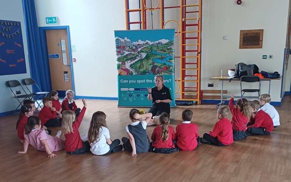 RogietPrimary's tweet photo. Another day of fantastic first aid today from @LesajwardLesa @SJACymru. Learning D.R.S.A.B.C. whilst having so much fun, just great! #rpsdosbarth4 #rpsdosbarth2 #lifeskills 

Please support the amazing work of St.John's Ambulance service by donating: https://t.co/u2xGsagz97 https://t.co/WHtciMIX76