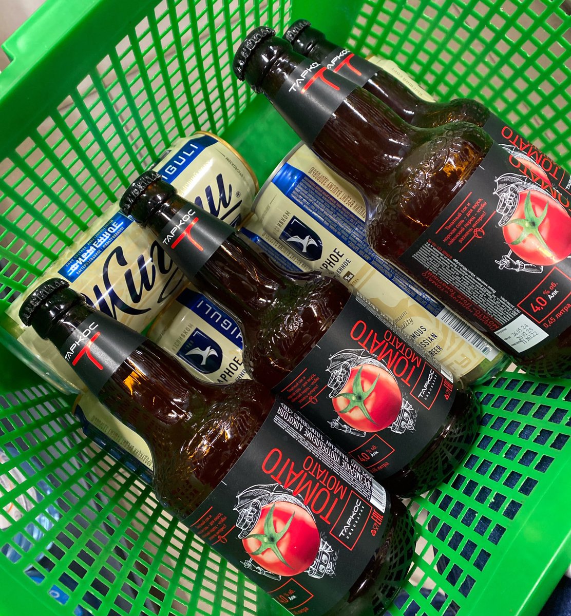 Это я на корпоратив в пятницу собирала себе пивную корзину, чтобы в случае чего потом допить потихоньку дома…по итогу я просто пила самогон, запивала пивом, ужралась в сопли и умирала два дня от похмелья. Почему меня жизнь не учит?😩 еще и пиво все было допито коллегами…🫠