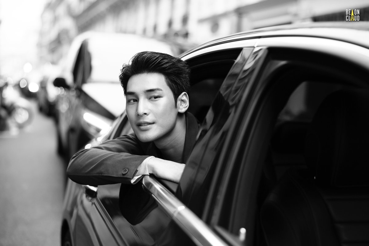 ปิดท้ายค่ำคืนนี้ด้วยภาพหล่อ ๆ ของ Dior House Ambassador อาโป-ณัฐวิญญ์ ✨📸 ขอบคุณทุกกำลังใจจากแฟน ๆ ที่ส่งให้อาโปมาก ๆ นะคะ 🌙 Good night 

Photographer : Nicolas Gerardin 

#DiorSS25xAPO #DiorSS25