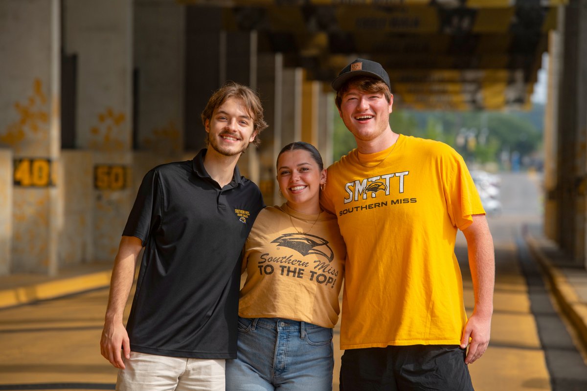 Our student tour guides are the best around! Sign up for a campus tour and let them show you firsthand why it’s so special to be a Golden Eagle. (link in bio) 🦅💛 #ChooseUSM #SMTTT