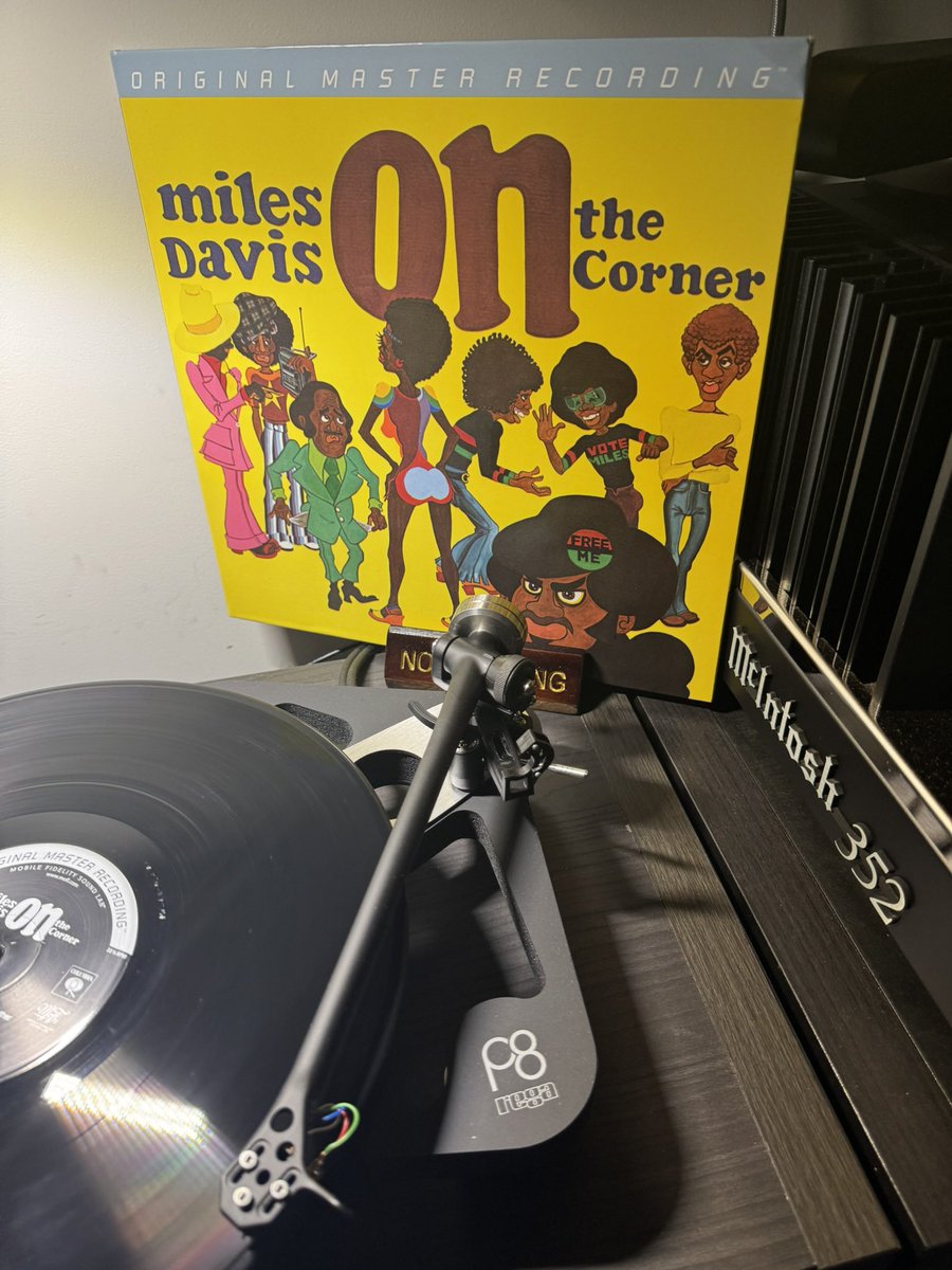 3rdstreetjazz's tweet photo. Listening to my MoFi copy of Miles Davis' "On the Corner” right now. A bold fusion of funk, jazz, and electronic vibes. Miles shattered boundaries and created grooves that still electrify today. #MilesDavis #OnTheCorner #MoFi @mofisoundlab /1
This is a thread 🧵 https://t.co/lJYanXzOOF