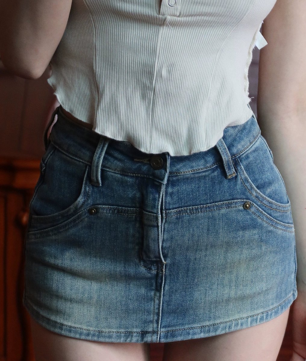 降温了，天气凉快了，得穿秋衣秋裤咯，抓住最后穿短袖短裤短裙的机会。