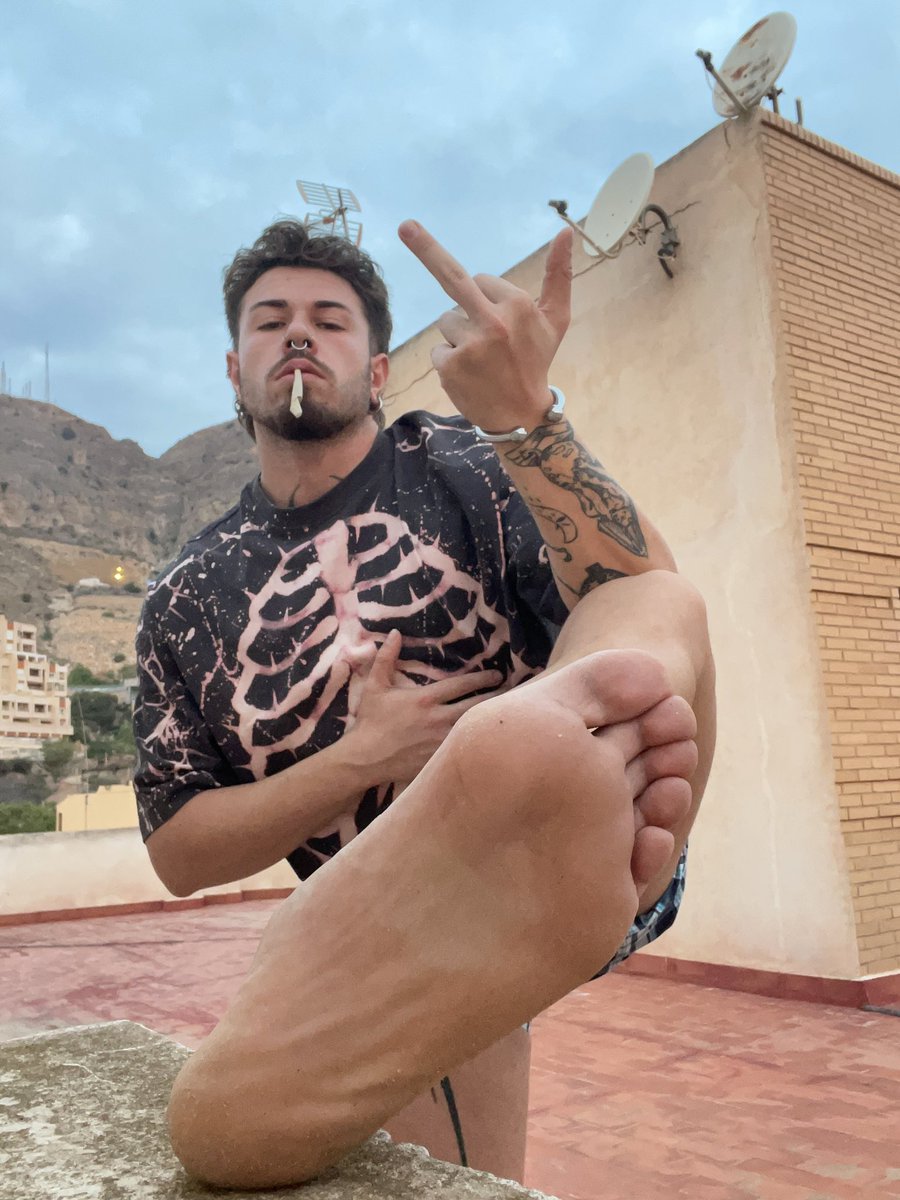 MasterCain tweet media