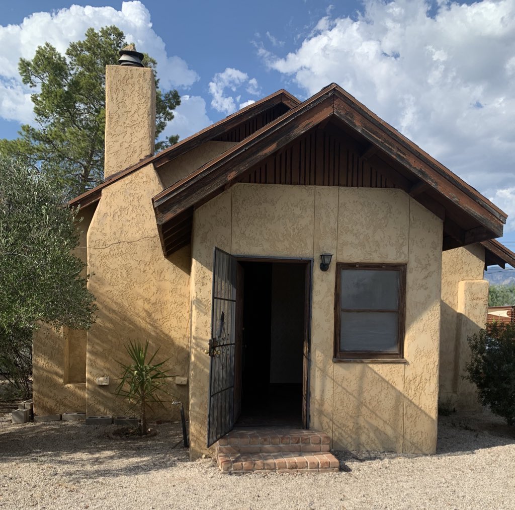 Vickie_Austin's tweet photo. We did it. We followed our hearts and not our heads and bought a 100yo adobe home. Stay tuned for the journey as we bring this house back to her former glory. Any recommendations from other adobe home renovators out there? #adobehome https://t.co/EEmrwiAtre