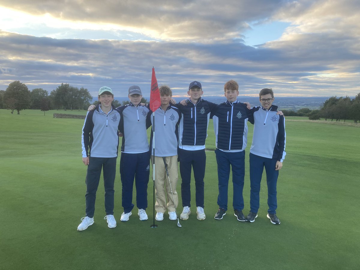 MCol_Golf's tweet photo. Marlborough College golfers in action today v Malvern College at Broadway GC. Ollie leading from the front, tapping in for a 76, well backed-up by Henry who went -1 on the back 9. Young guns Seb and Freddie playing top golf to see us home in the final match. Well played all 🔥 https://t.co/l4DOUcPG80