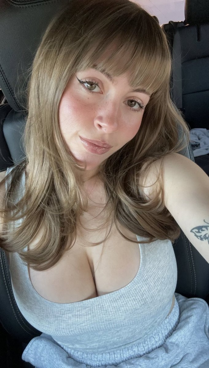 EvannHaley's tweet photo. am I your type?? https://t.co/ufGHNUAGmv