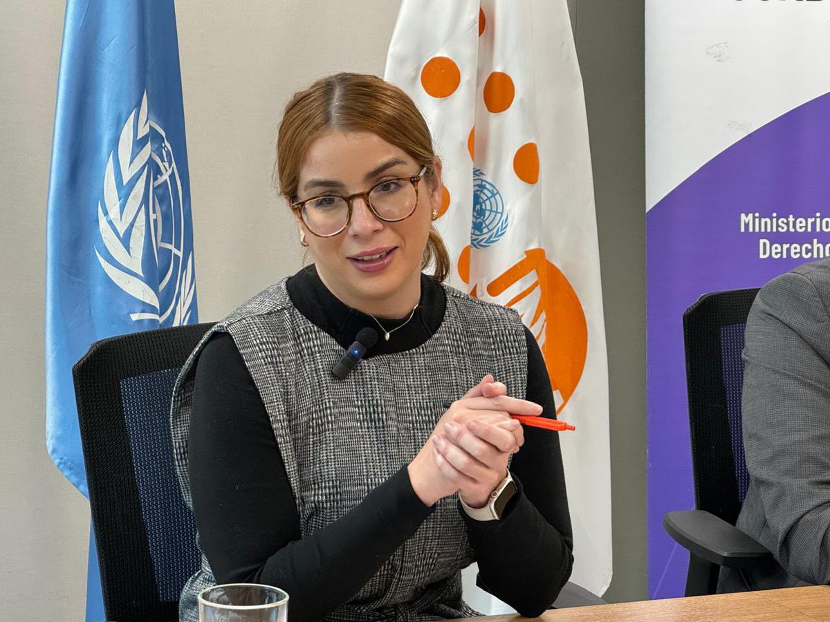 DDHH_Ec's tweet photo. ¡Sumamos esfuerzos con la cooperación internacional!
Con @UNFPAecuador suscribimos el  Plan Anual de Trabajo con el firme objetivo de fortalecer las políticas públicas y mecanismos de protección para mujeres, niñas, y la población LGBTI+. https://t.co/NyGY9QQ8OV
