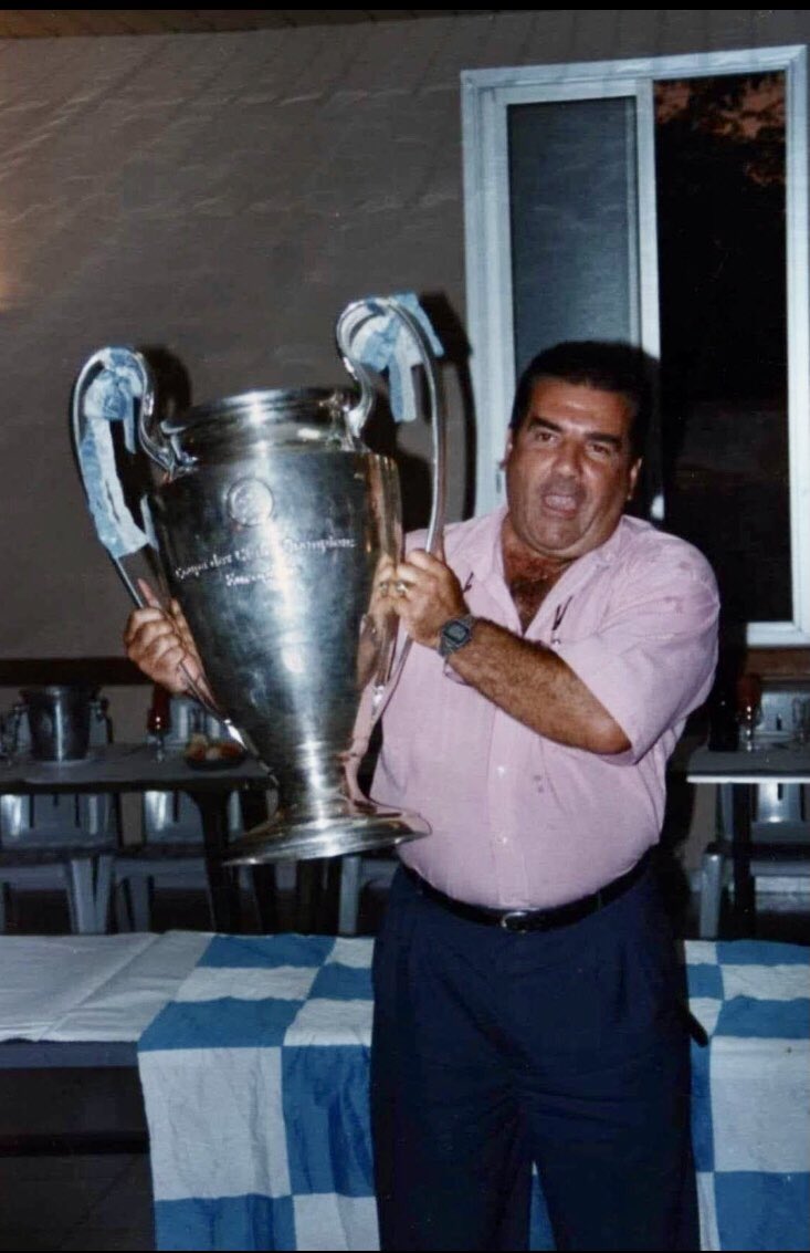 VGCU84's tweet photo. Nous apprenons avec émotion la disparition de Patrick Daumas, ancien responsable de la sécurité de l'Olympique de Marseille, présent depuis nos premiers pas jusqu’au sacre de Munich et toujours disponible pour aider les ultras.
Repose en paix Patrick. #AJamaisOlympien 🇫🇮 https://t.co/zSGW0i5xPQ