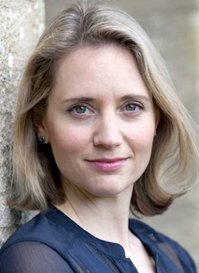 SponProdsTC's tweet image. Meet the fabulous @PoppyKPickles musical theatre actor &amp;amp; singer, who appears as the villainous Auntie Anemone in our #familytheatreshow #THELITTLEMERMAID starting this Sat 28 Sept! Poppy was last seen as the title role in The Tales of Beatrix Potter. Tkts spontaneousproductions.co.uk/events/the-lit…