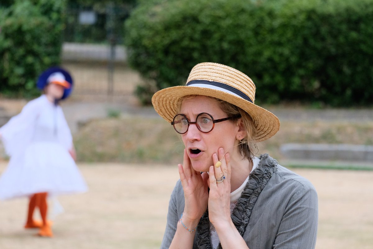 SponProdsTC's tweet image. Meet the fabulous @PoppyKPickles musical theatre actor &amp;amp; singer, who appears as the villainous Auntie Anemone in our #familytheatreshow #THELITTLEMERMAID starting this Sat 28 Sept! Poppy was last seen as the title role in The Tales of Beatrix Potter. Tkts spontaneousproductions.co.uk/events/the-lit…