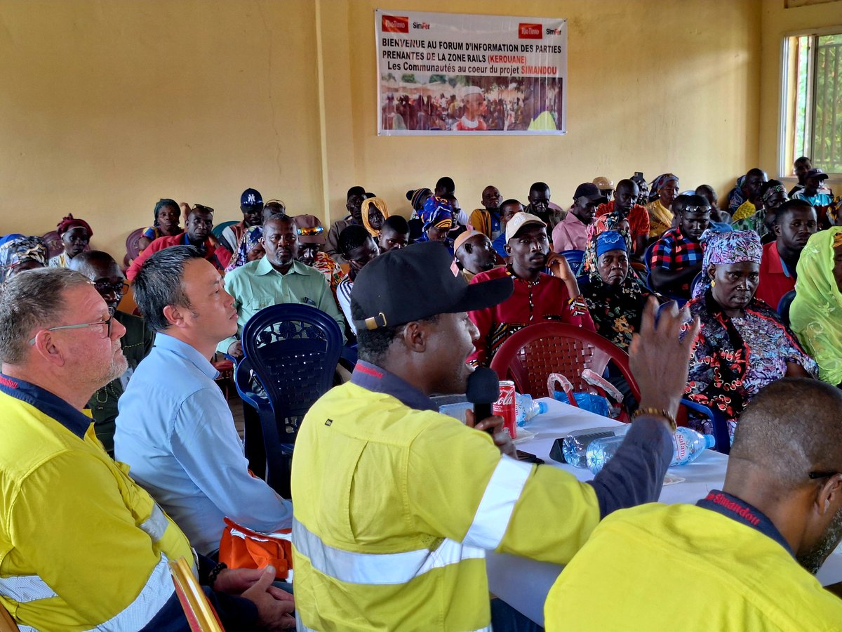 RioTintoSimFer's tweet photo. Ce fut un honneur d'avoir échangé la semaine dernière avec les leaders communautaires et les autorités locales de Kérouané. Nous avons notamment pu discuter de l'avancée du projet Simandou, répondre aux questions liées au recrutement, à la gestion des plaintes et à nos processus d'achats. 
Nous sommes déterminés à maintenir un dialogue ouvert et transparent avec nos communautés locales, permettant de répondre à leurs préoccupations et d'établir des relations solides et durables. 
#RioTintoSimFer #Simandou #Communaute