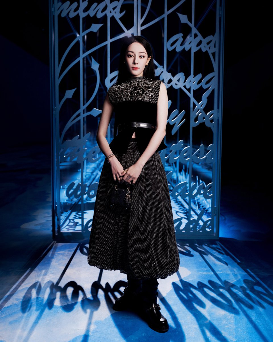 Adorned allure.
Dior international Fashion and Beauty ambassador Dilraba Dilmurat was at the #DiorSS25 show in Paris this afternoon on.dior.com/ss2025, joining the #StarsinDior on the front row in a heavily embellished #DiorCruise 2025 look by Maria Grazia Chiuri.