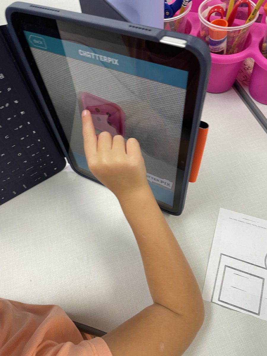 KellyMartinITF's tweet image. Kinder @BridlewoodES are recording their voices to show what they know about the physical properties of a button. 👏#DigitalLISD