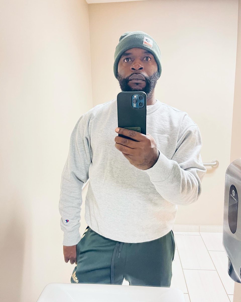 Deiz4real's tweet photo. Bathroom 📸 https://t.co/BuygMu6sWH