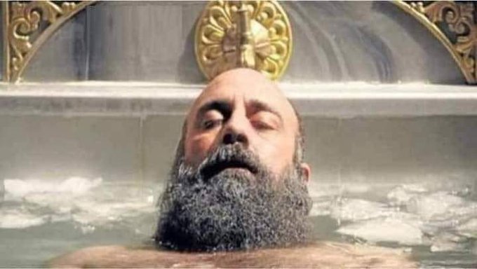 قال"السلطان سليمان القانوني الذي حكم نصف العالم في زمانه " عند احتضاره وهو على فراش الموت:
وصـيتي الأولى:
(أن لا يحمل نعشي عند الدفن إلا أطبائي ولا أحد غيرهم)..

وصيتي الثانية:
(أن ينثر على جانبي الطريق من مكان موتي حتى المقبرة..
قطع الذهب والفضة وأحجاري الكريمة التي جمعتها طيلة