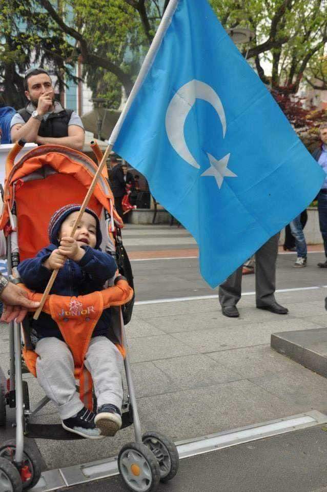 Selam olsun Türk'ün dinini, kinini bilip yaşayıp yaşatanlara
Türk yurtlarını koruyup, kollayıp, kuşatanlara
Hak buyruğu üzre kardeşini gözetip, mazluma yetişenlere.
#DoğuTürkistan