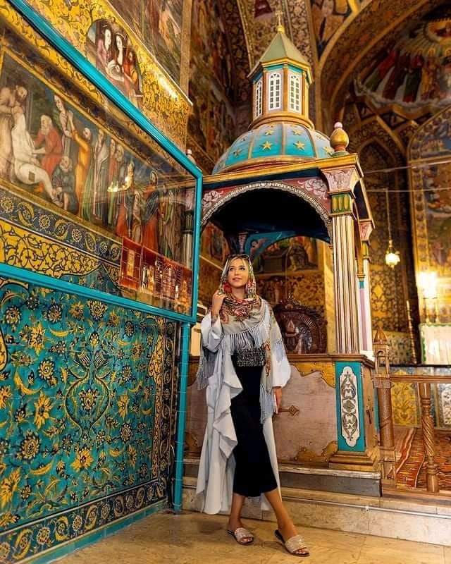 HRİSTİYANLIK İRAN'DA BÜYÜK BİR ETKİYE SAHİPTİR ..
Kayıtlara göre İran'da en az 6000 kilise ve 380.000 ile 1,500.000 Hristiyan bulunuyor.