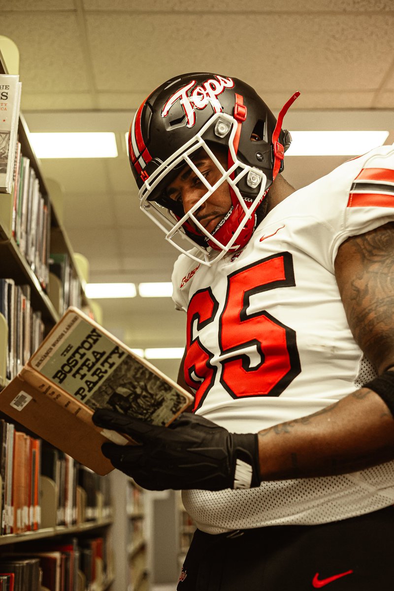 WKURecruiting's tweet image. "Book"ing it to Boston. Hilltopper Gameday threads, Ready to represent in style. #GoTops #WKU